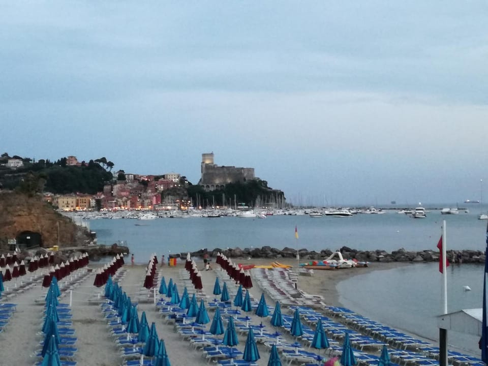 Rivamare San Terenzo Bed and Breakfast in Lerici