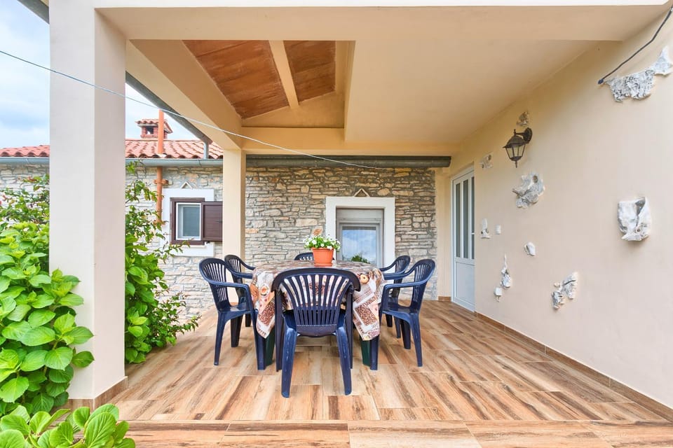 Patio, Dining area