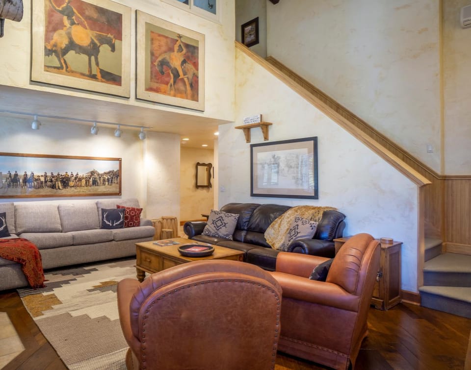 Bear Claw 615 - True Ski-in Ski-out Access, Slope Views & Winter Shuttle! Apartment in Steamboat Springs