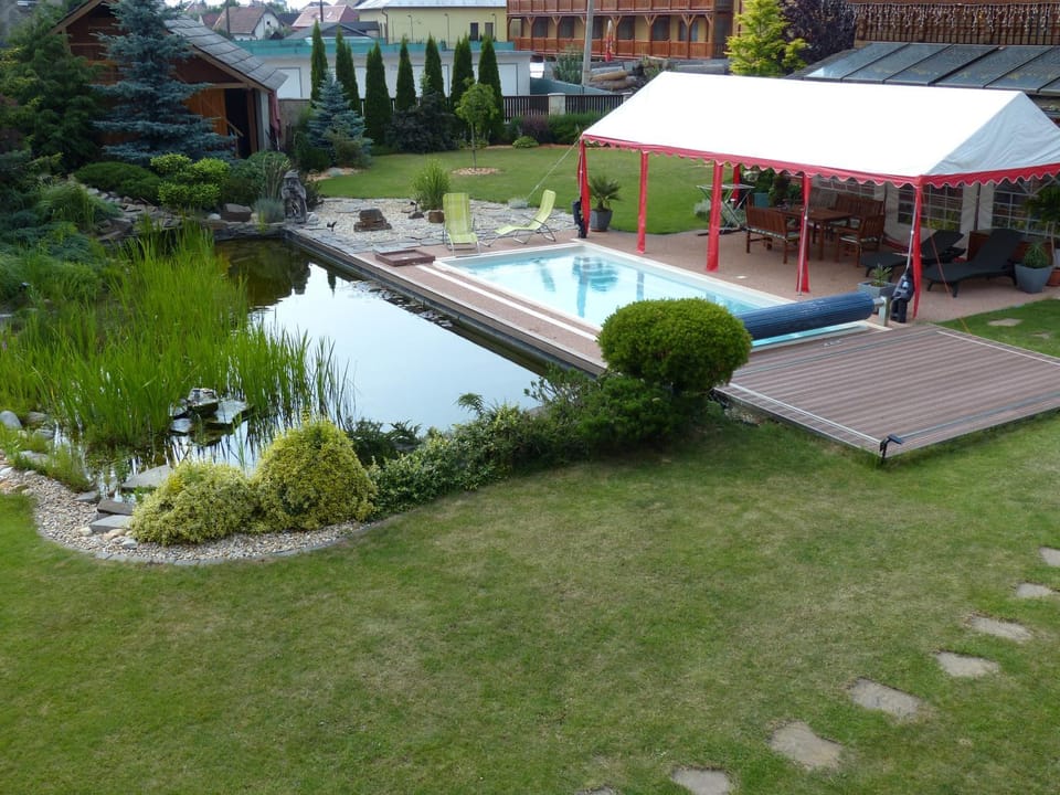 Garden view, Lake view, Pool view