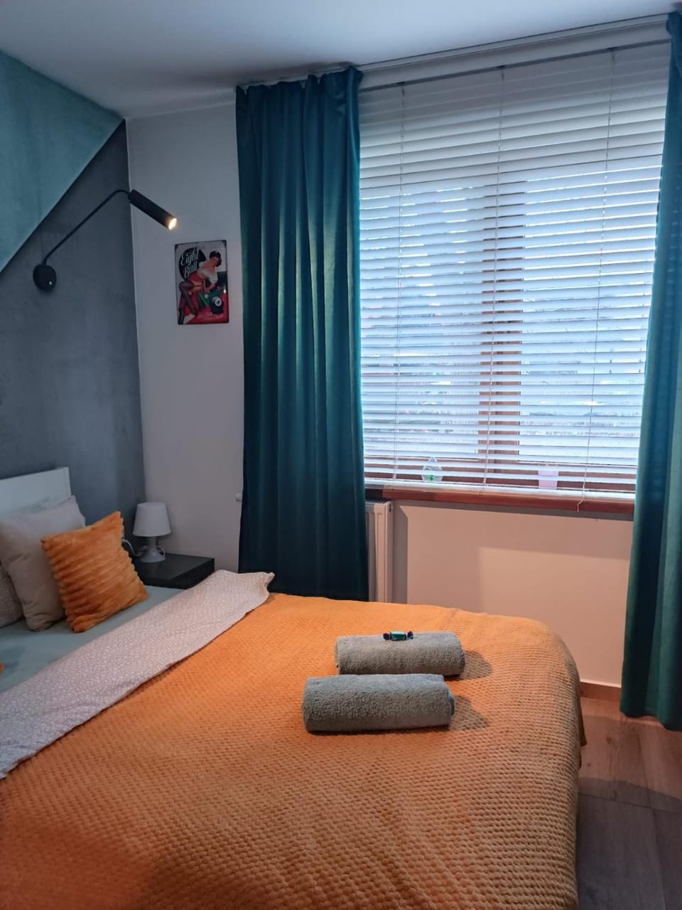 Bedroom, towels