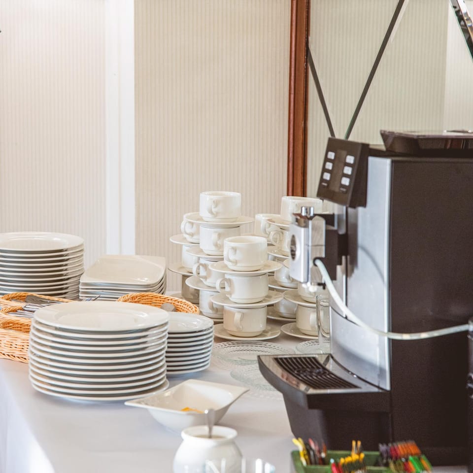 Restaurant/places to eat, Coffee/tea facilities, On site, Breakfast, Buffet breakfast