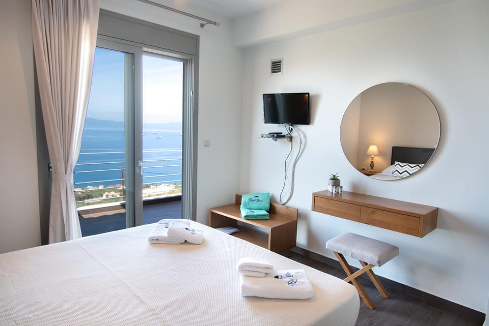 Bay View GuestHouses Apartment in Messenia