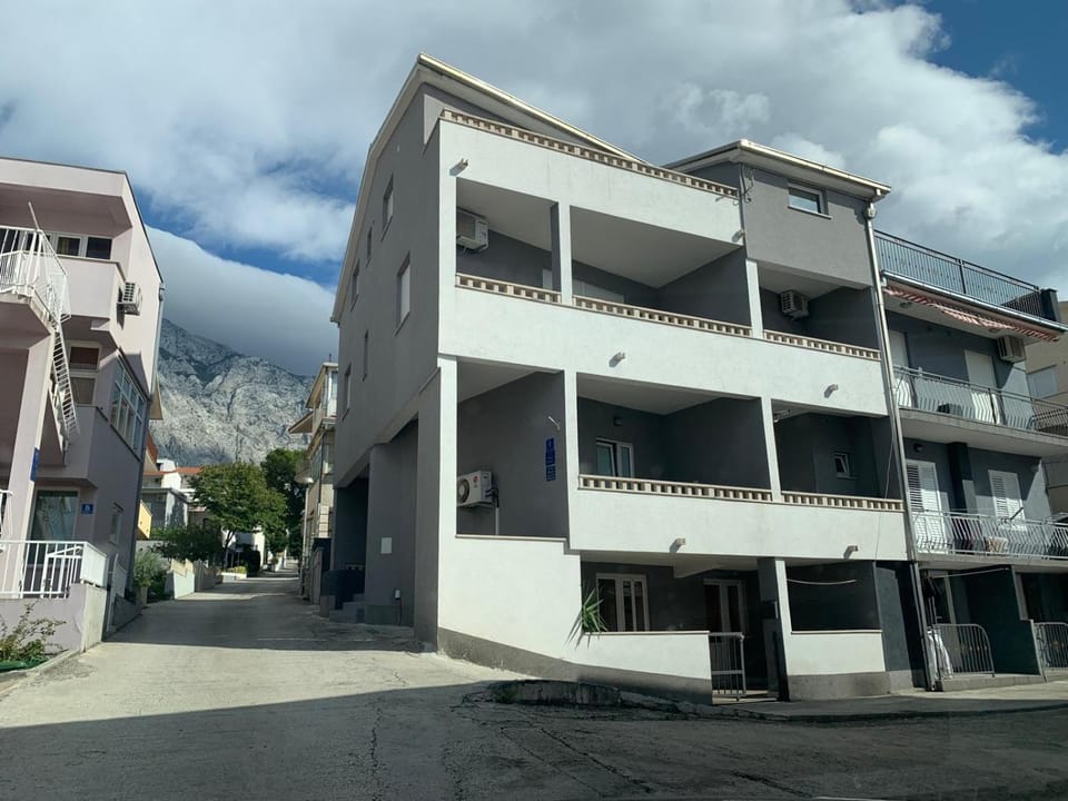 Property building, Day, Natural landscape, Mountain view
