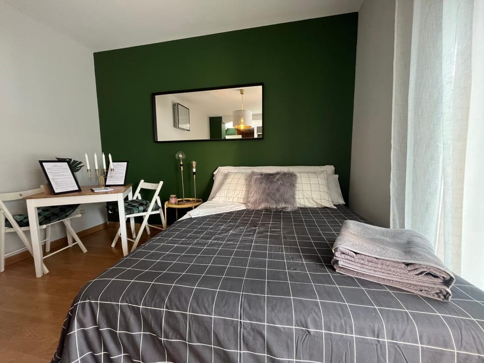 Bed, Photo of the whole room, hair dresser