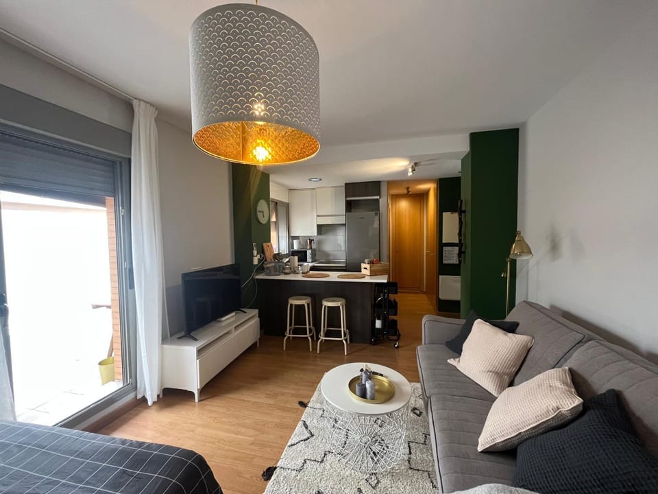 Bed, TV and multimedia, Kitchen or kitchenette, Living room, Photo of the whole room, Dining area, Bedroom