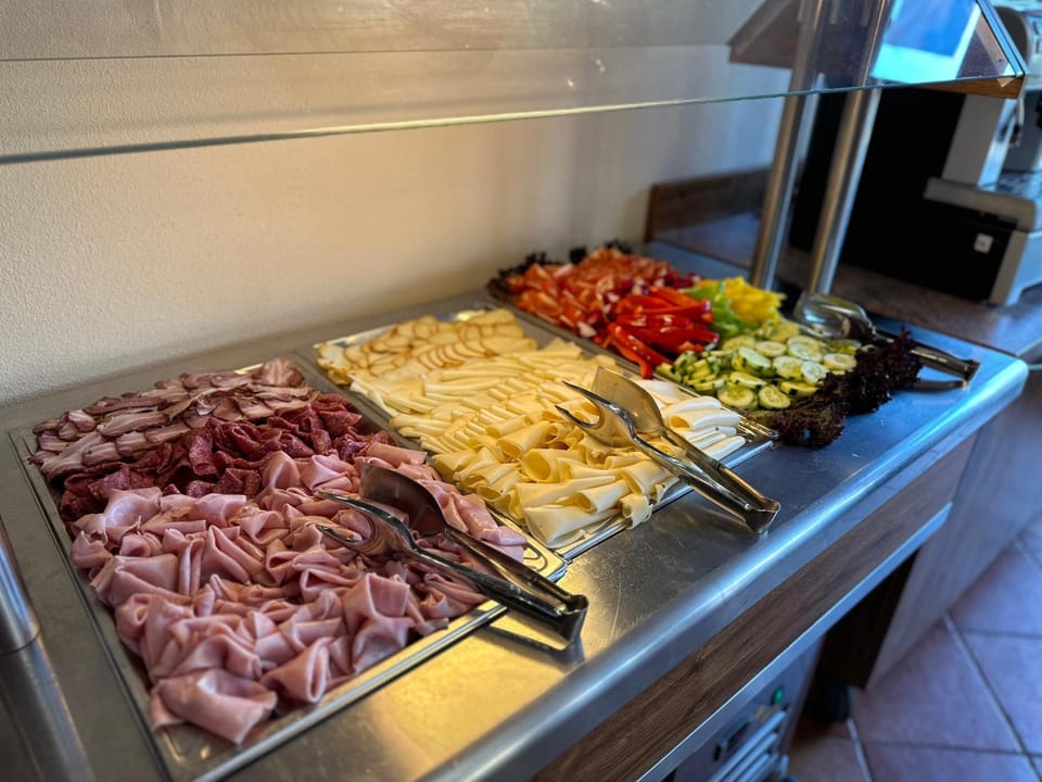 Buffet breakfast, Buffet breakfast