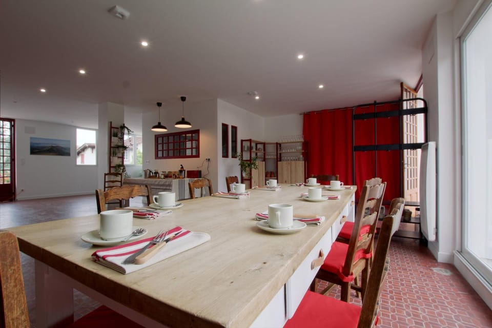 Restaurant/places to eat, Dining area