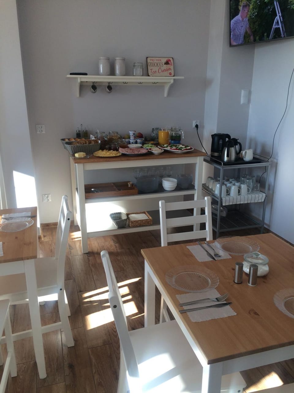 Communal lounge/ TV room, Kitchen or kitchenette