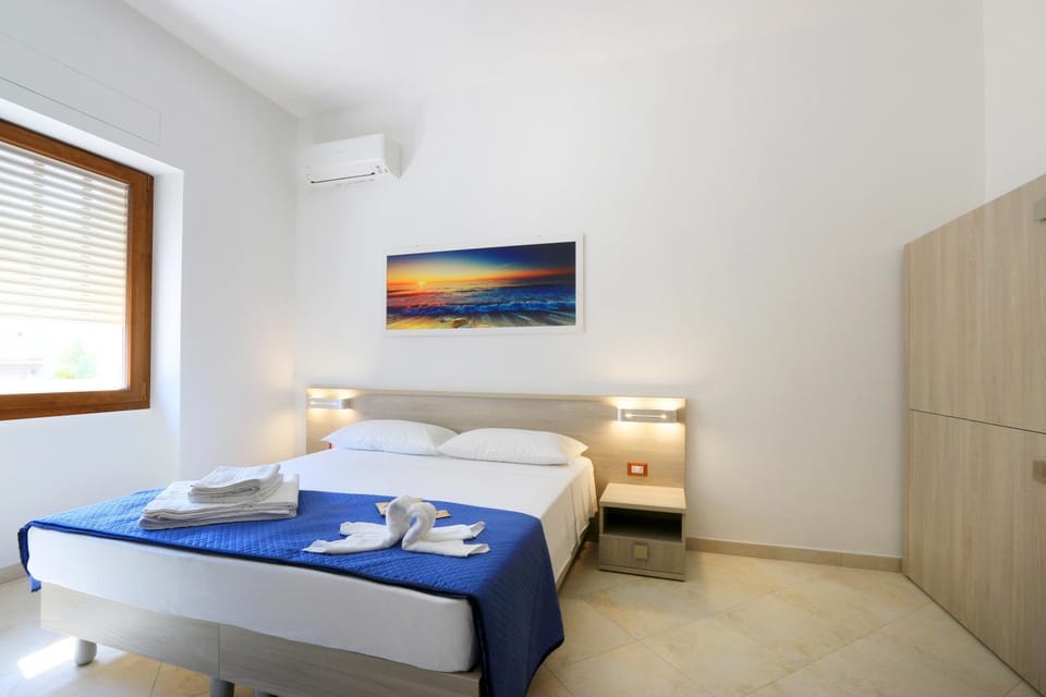 Bedroom, air conditioner