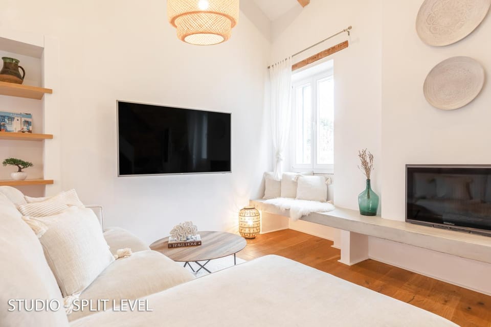 TV and multimedia, Living room, Photo of the whole room, Evening entertainment