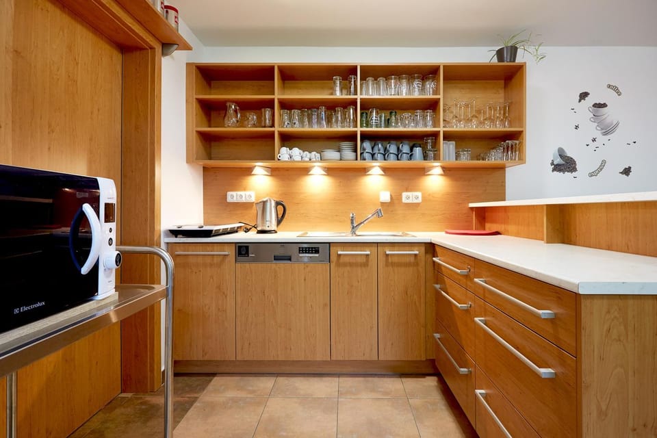 Kitchen or kitchenette, Communal kitchen