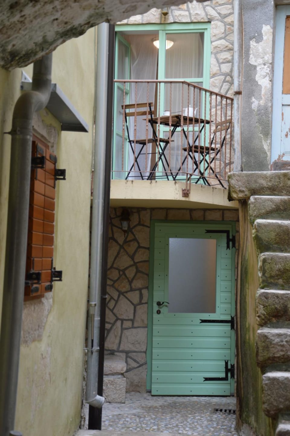 Property building, Patio, Balcony/Terrace
