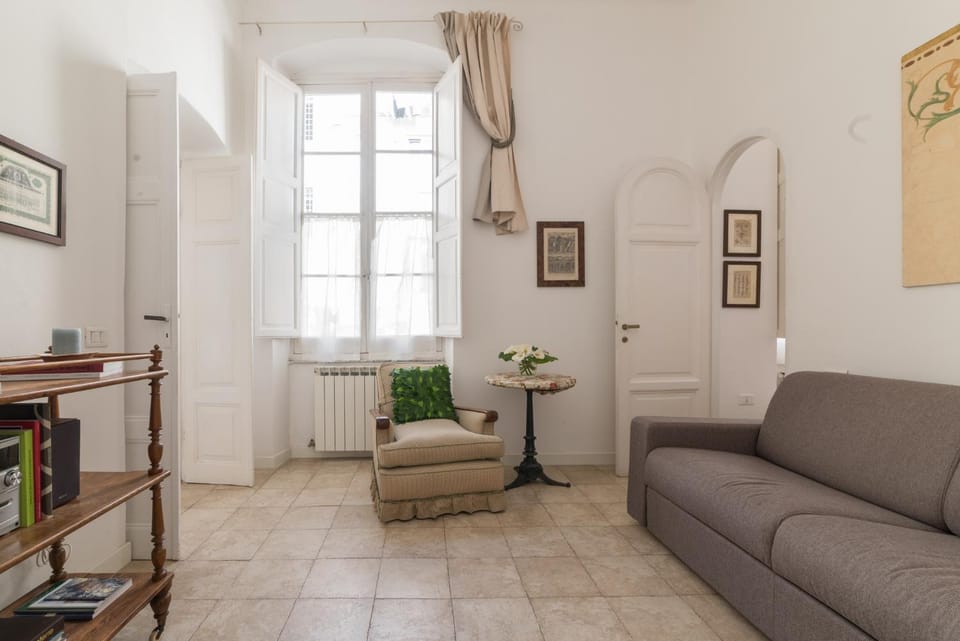 Canonica 16 House in La Spezia