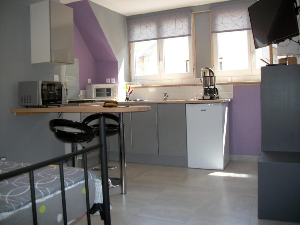 TV and multimedia, Coffee/tea facilities, Kitchen or kitchenette, Dining area