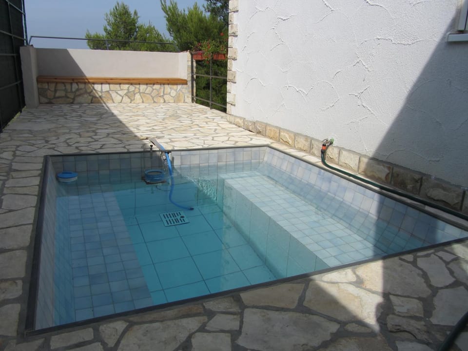 Swimming pool, Swimming pool
