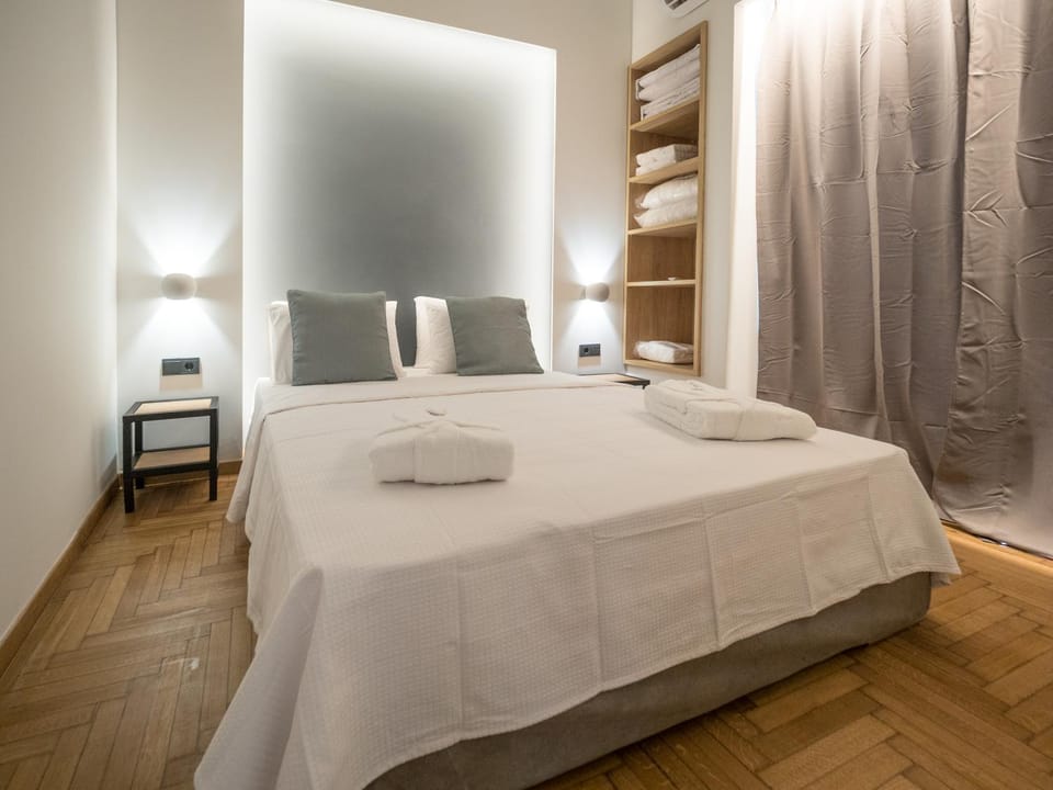 Bed, Photo of the whole room, Decorative detail, Bedroom