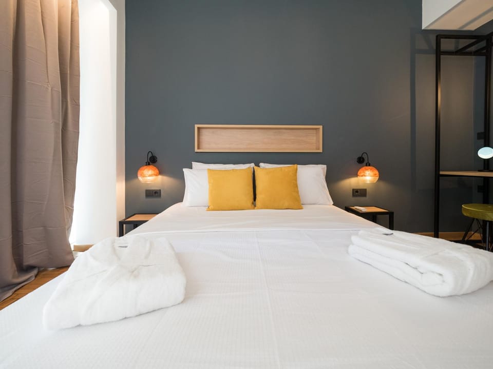 Bed, Photo of the whole room, Decorative detail, Bedroom