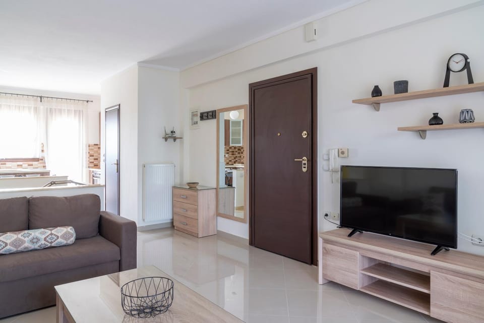 TV and multimedia, Living room, Decorative detail, Seating area