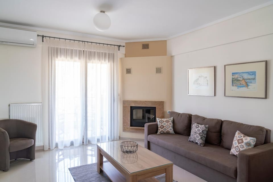 Living room, Photo of the whole room, Decorative detail, Seating area, Area and facilities