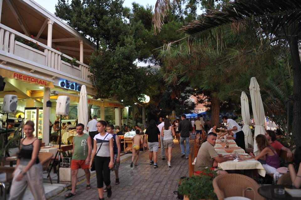 Restaurant/places to eat, Area and facilities, Breakfast