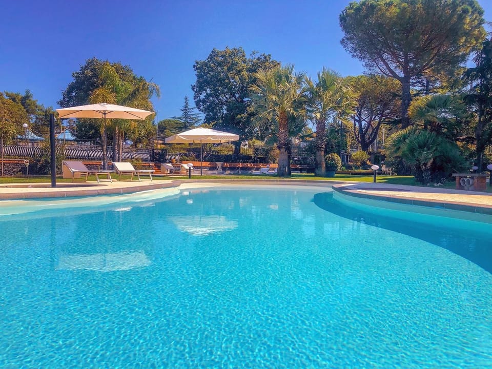 Swimming pool, Swimming pool