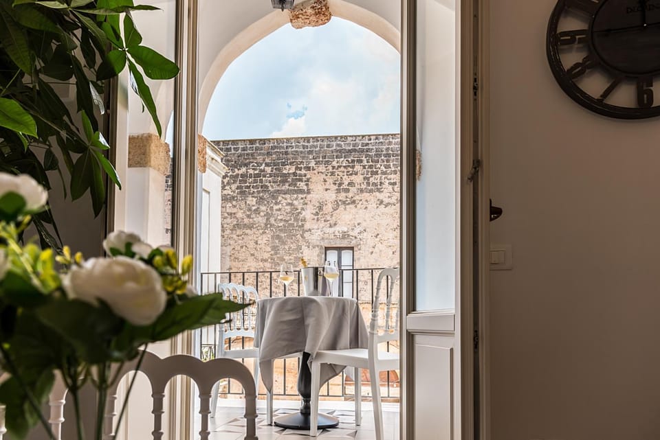 Restaurant/places to eat, View (from property/room), Balcony/Terrace, Internal: Not applicable to any particular room