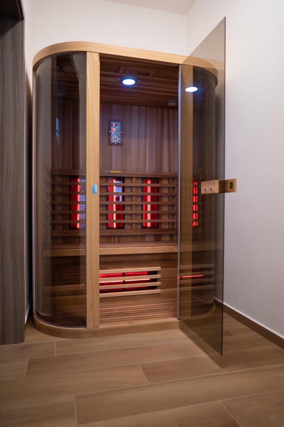 Sauna, Sauna, On site