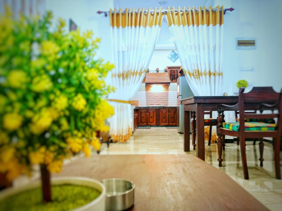Kitchen or kitchenette, Living room, Lounge or bar, Seating area, Dining area