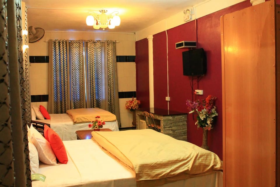 Photo of the whole room, Bedroom