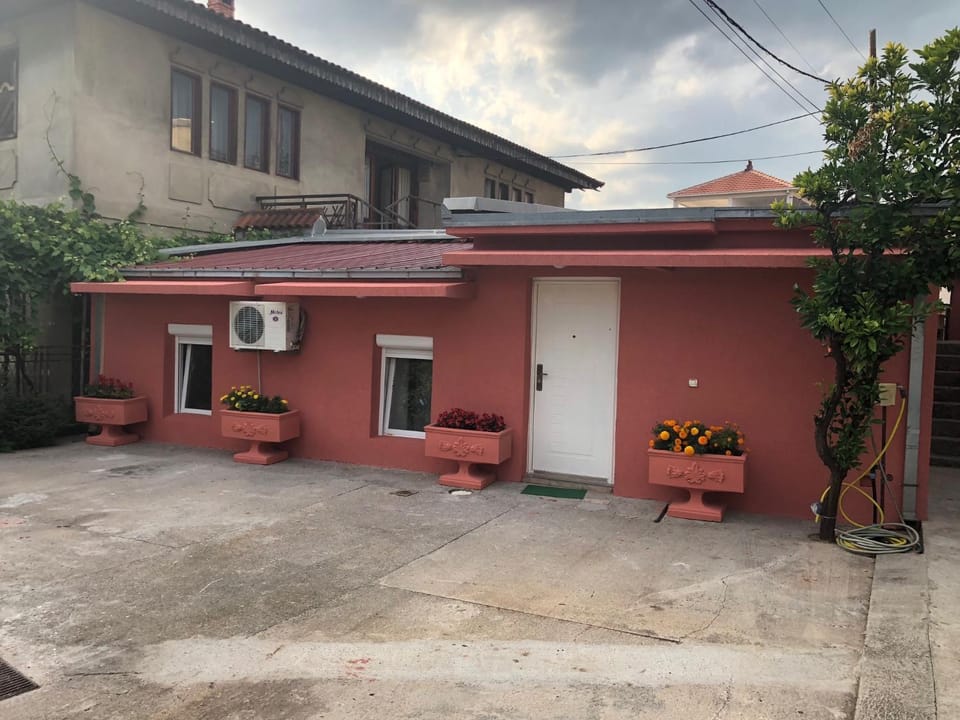 Facade/entrance