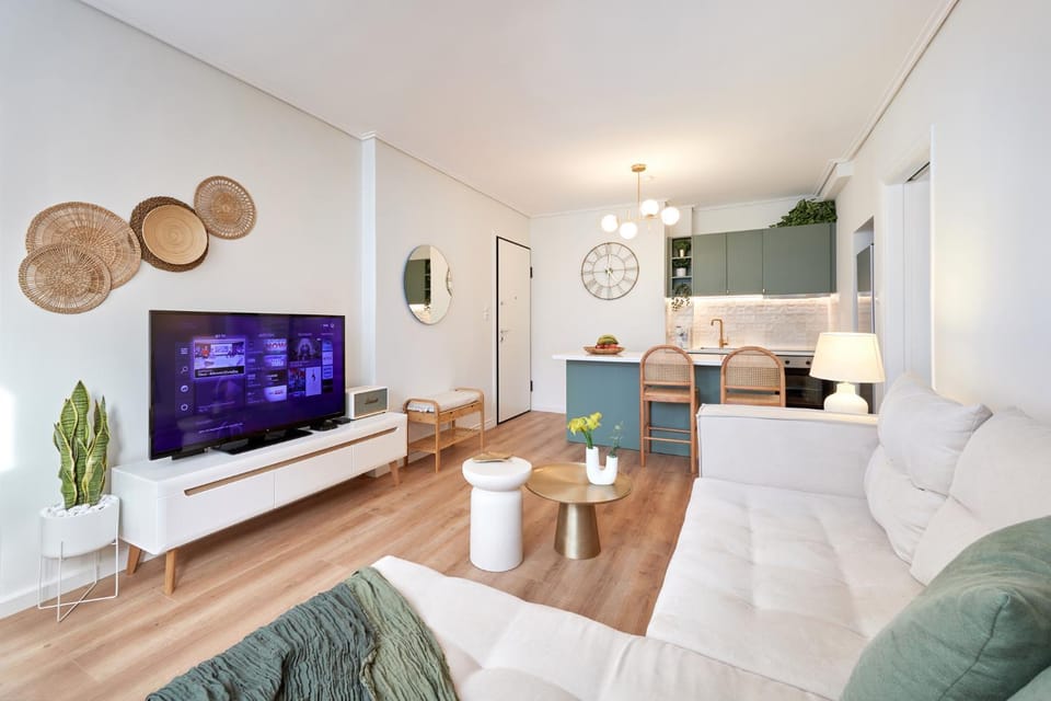 TV and multimedia, Living room, Seating area, Evening entertainment