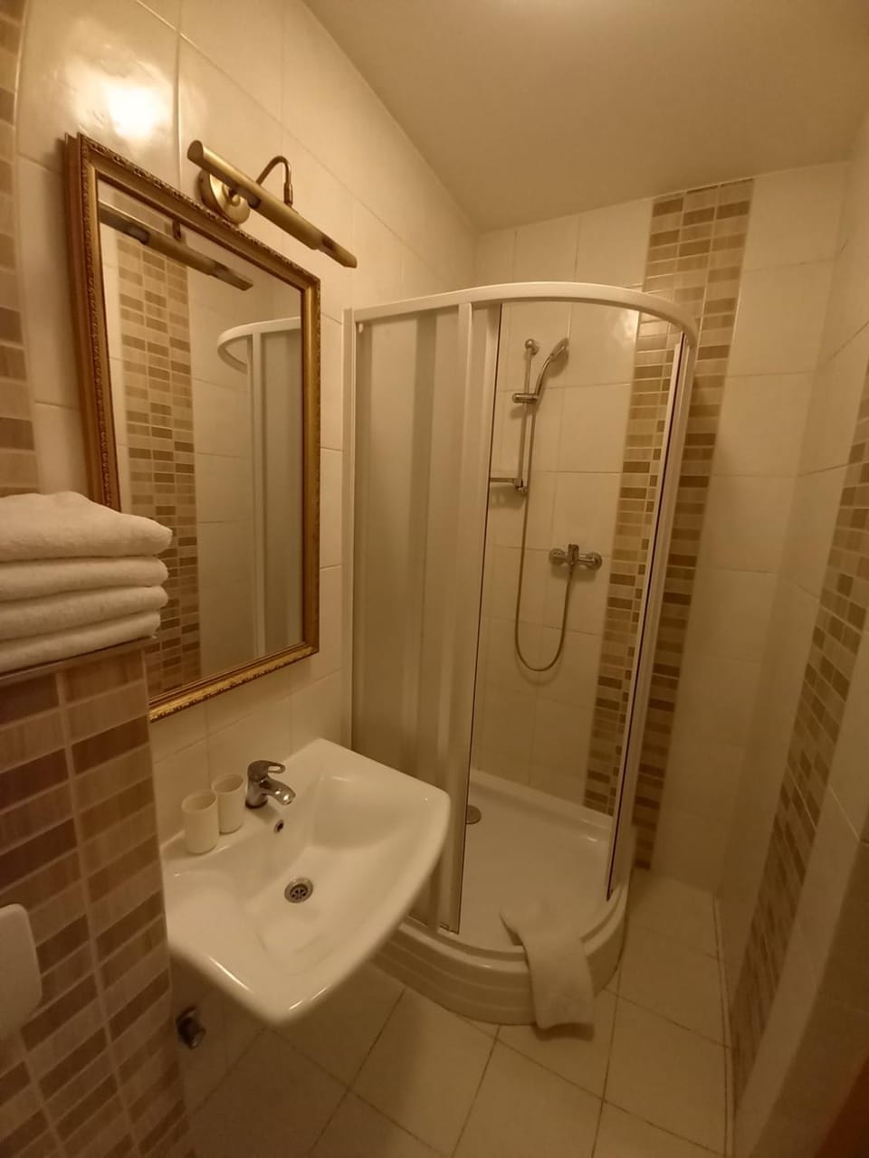 Shower, towels