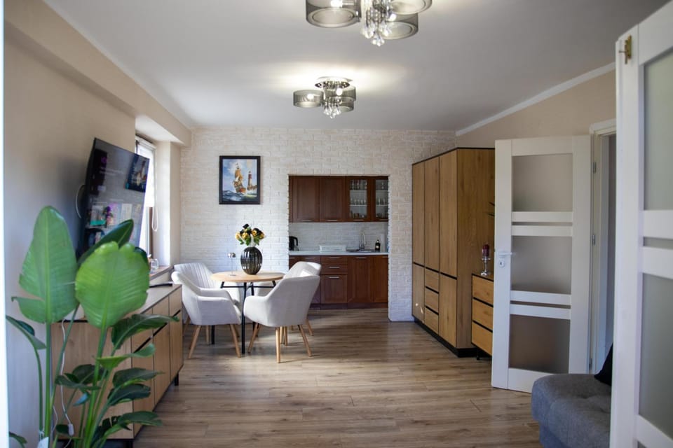 TV and multimedia, Kitchen or kitchenette, wardrobe