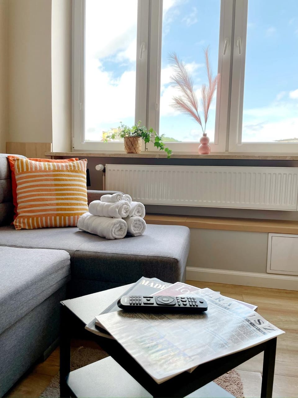Living room, Seating area, towels