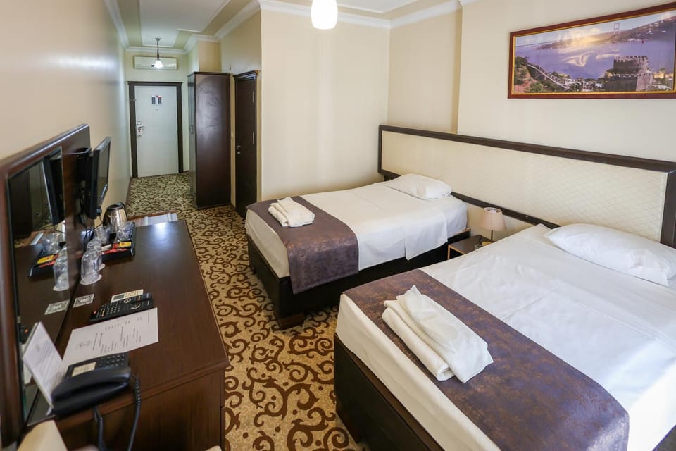Bed, TV and multimedia, Bedroom