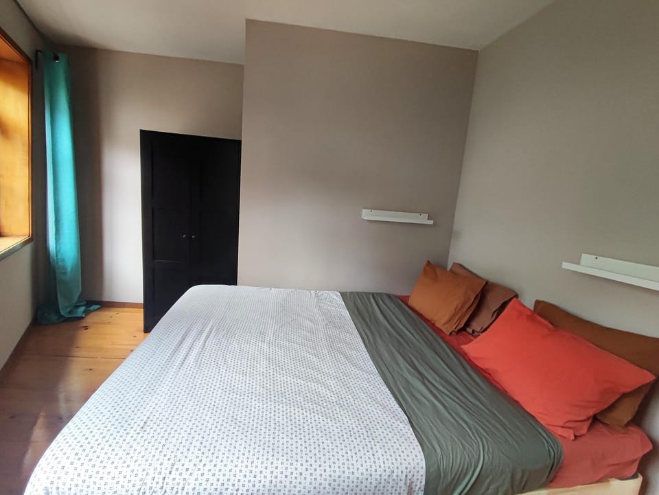 Bed, Decorative detail, Bedroom, storage