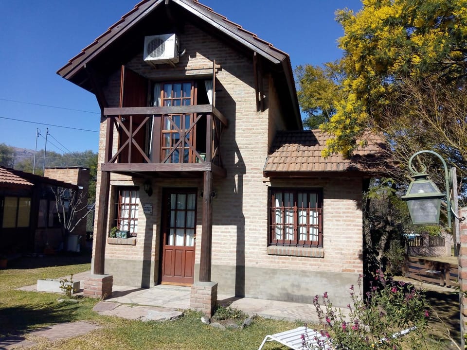 Cabañas Euzkadi Chalet in Villa de Merlo