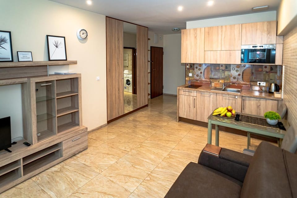 TV and multimedia, Kitchen or kitchenette, locker, microwave, oven