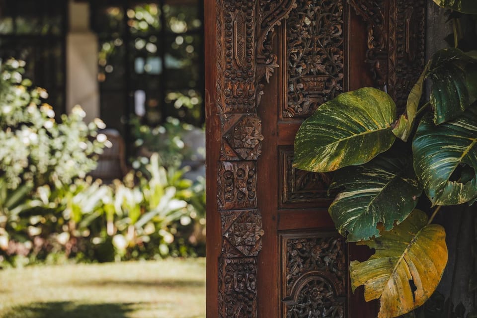 Property building, Facade/entrance, Day, Natural landscape, Garden, Decorative detail