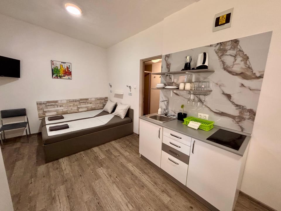 Bedroom, kitchen