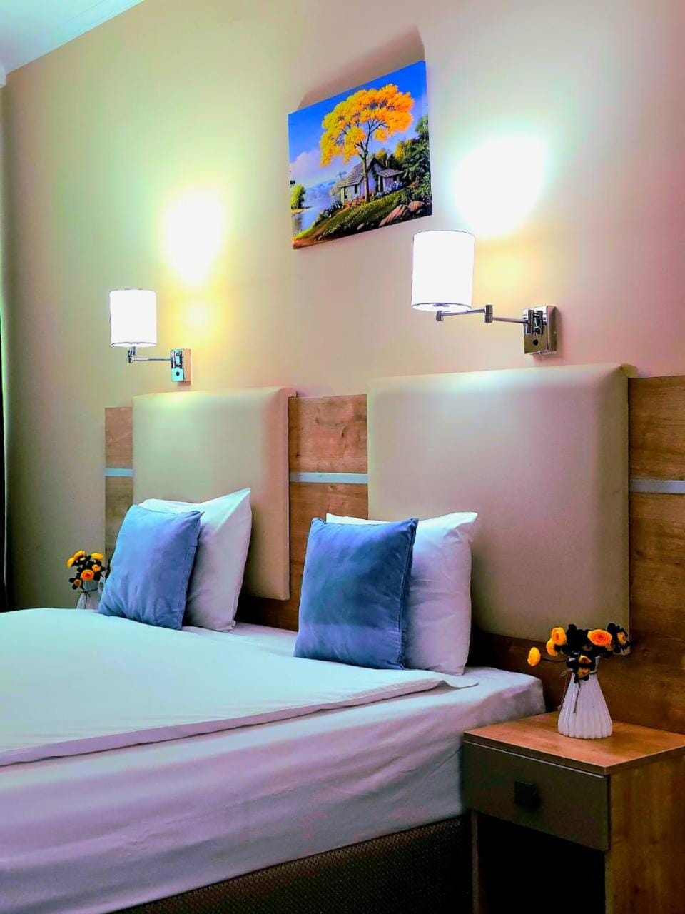 Photo of the whole room, Bedroom