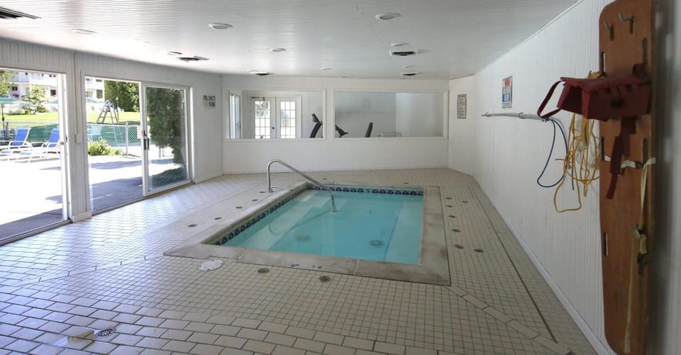 Day, Swimming pool, Swimming pool