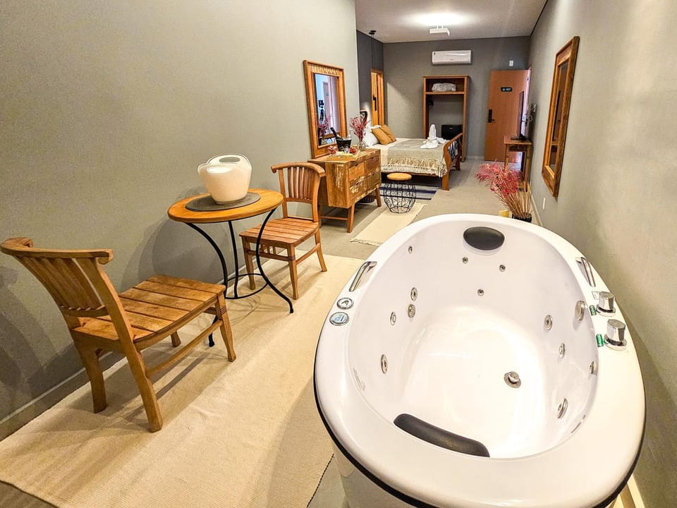 Hot Tub, Area and facilities