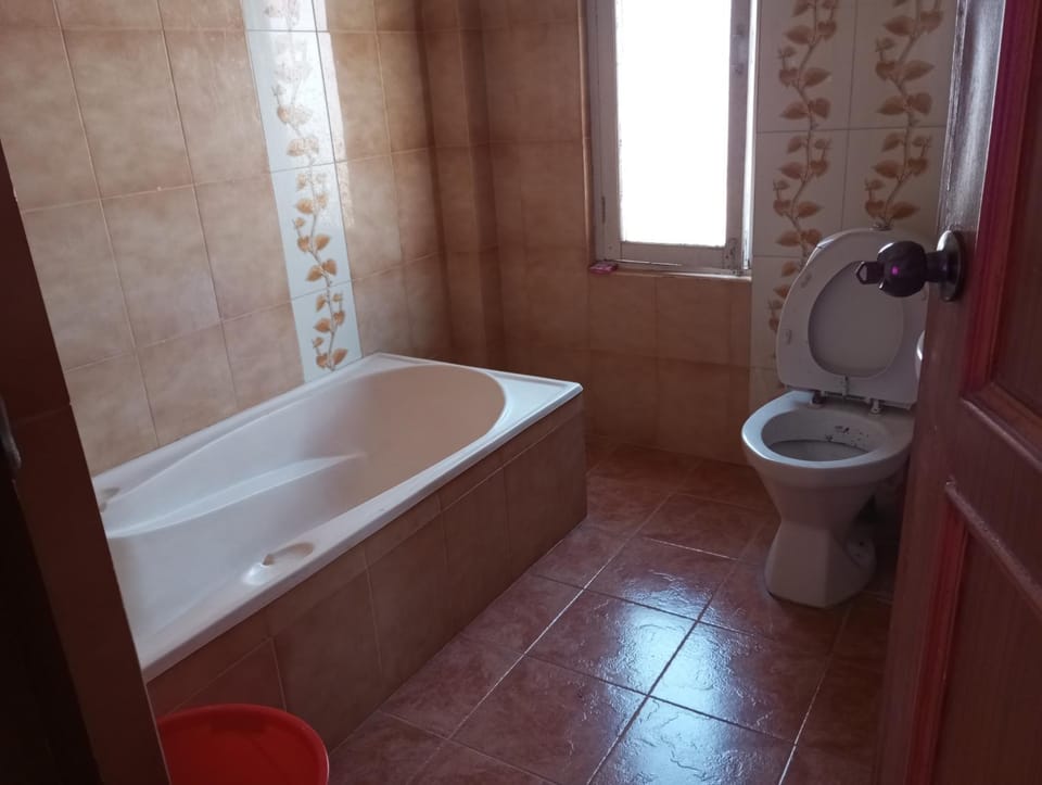 Toilet, Hot Tub, Hot Tub, Bathroom, Quiet street view