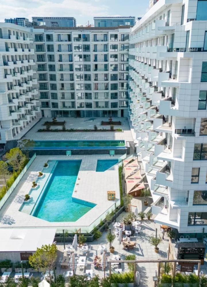 Property building, Pool view