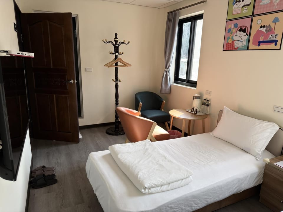 Bed, Seating area, On site