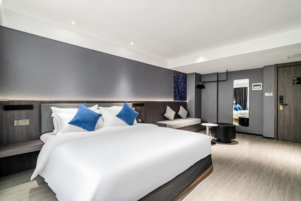 Bed, Bedroom