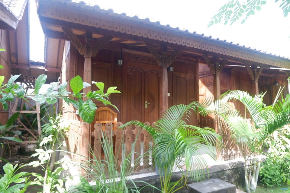 Satria House Amed Bed and Breakfast in Abang