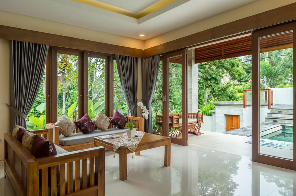 Communal lounge/ TV room, Living room
